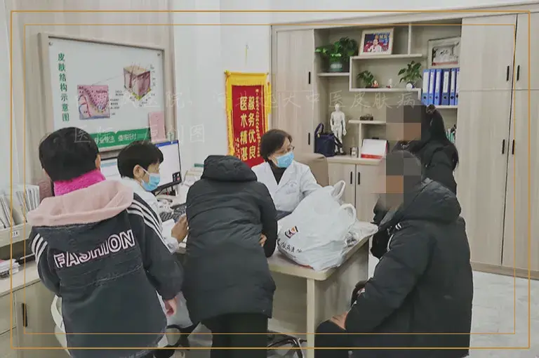 眉毛那里有小白点是白癜风吗